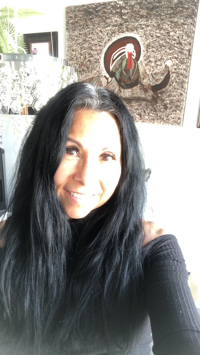 StudioAerox's tweet photo. Feeling good. It is Friday. Wine and a  movie at home 🍿 https://t.co/gA1BqzIB9j