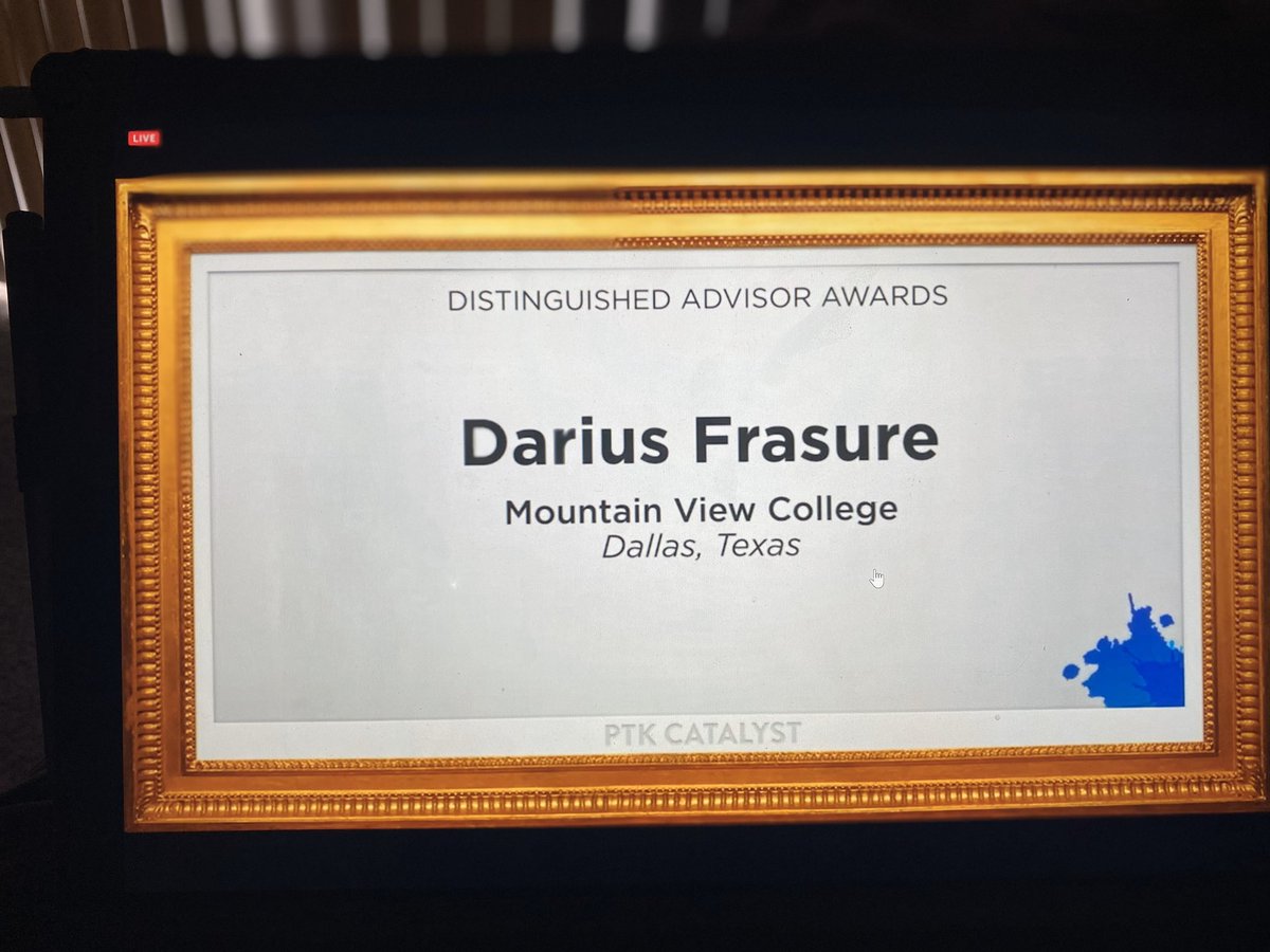 Congratulations to our Advisor Darius Frasure for winning the Distinguished Advisor Award !! 🤩🤩🤩🥳🎉🎉 @MVConline @PHITHETAKAPPA @dcccd @dariusfrasure 
#weloveouradvisors #ptkcatalyst #distinguishedadvisor #ptkmvc #ptk #omegaomega #mountainviewcollege