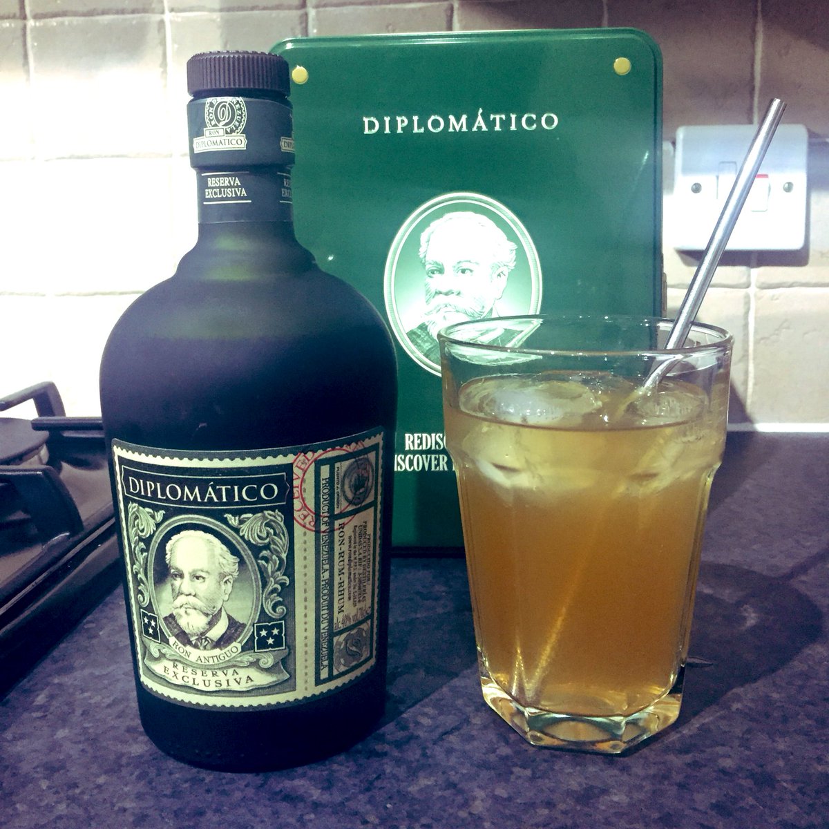 Marcjoseph_MJ's tweet photo. 🥃 Time for a @DiplomaticoRum and ginger! 

Thanks @theatremum 👌🏾

#HappyIsolation https://t.co/d0KxgQSa1T