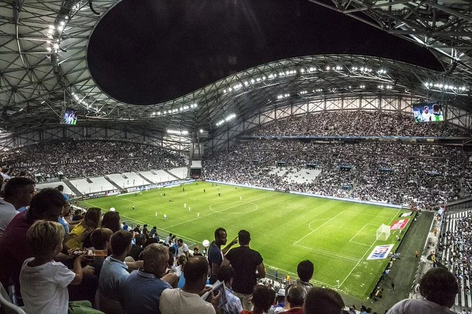 _BeFootball's tweet photo. L'OM a décidé d’héberger des femmes victimes de violences conjugales et/ou sexuelles, à la Commanderie. (@RMCsport)

Plusieurs familles bénéficient de cet accueil depuis déjà une semaine.

Les repas, jouets, livres et vêtements sont distribués gratuitement.

Un grand club 👏💙 https://t.co/OHzJW8ET9p