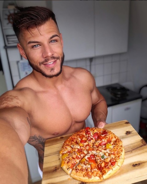 JossGarret's tweet photo. Miren que pizza mas rica haber con quien la disfruto 🍕

#FreeRol #SexRol https://t.co/1nkfMAi9nf