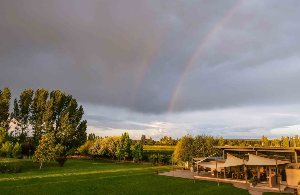 <a href="/analovaglio/">Ana Lovaglio Balbo</a> <a href="/TheWiningHour/">Li Valentine</a> <a href="/KellyMitchell/">Kelly Mitchell #TheWineSiren</a> This is the amazing view from the top of our restaurant. 😍
#OsadíaDeCrear #WiningHourChat #MalbecArgentino #MalbecWorldDay
