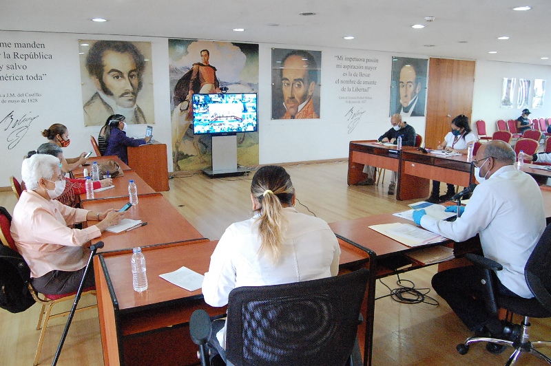 mineducacion_ve's tweet photo. 🗣 Min. @psuvaristobulo: ¿Cuáles son los medios que más se utilizan? La telefonía celular, el internet, la televisión, el correo electrónico, material impreso, entre otros. @NicolasMaduro  #AtenciónMédicaDeCalidad https://t.co/GDxHa126cy