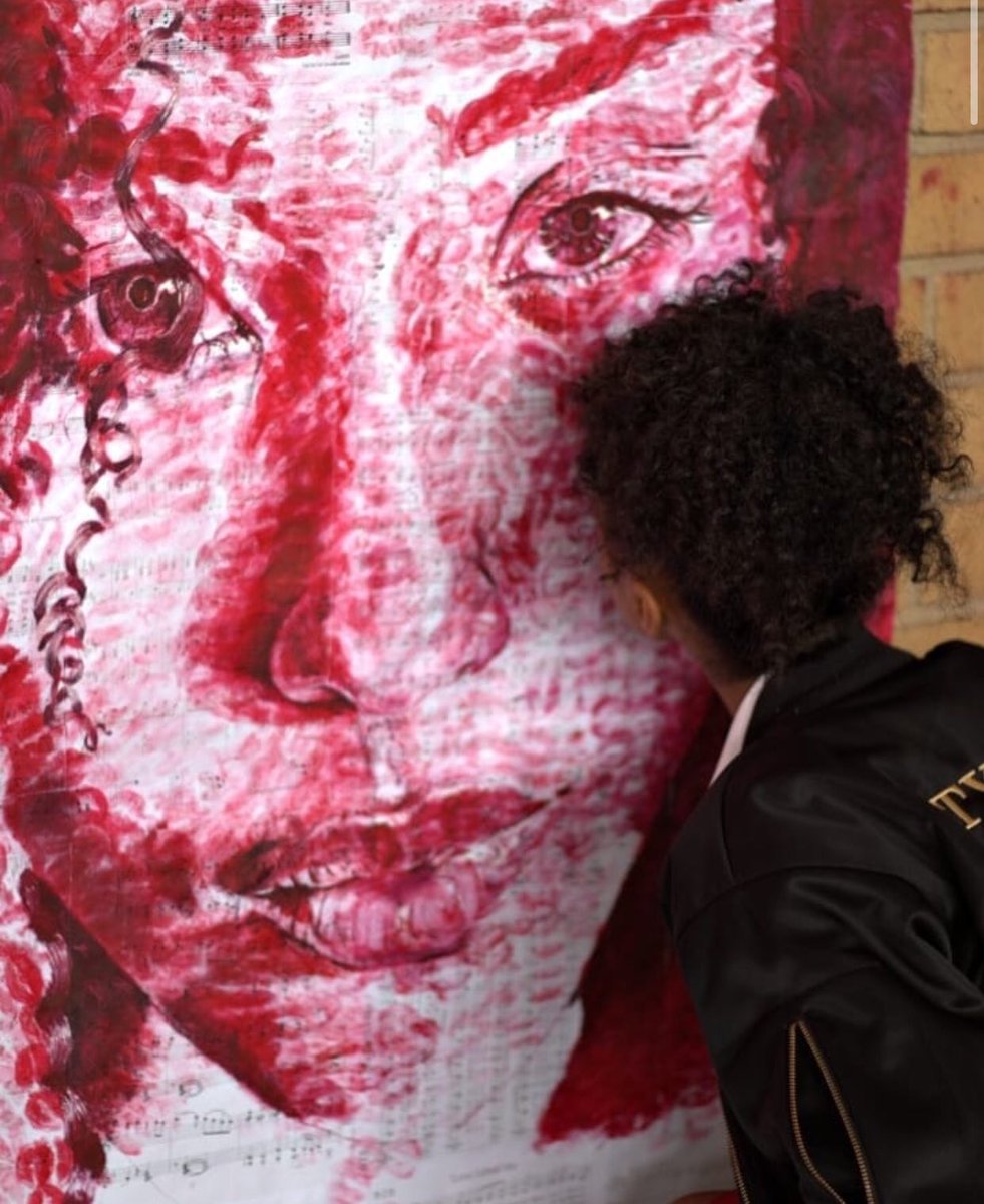 Tyllaaaaaaa's tweet photo. Self portrait made out of my kisses💋(sadly dont have a final photo)💔 https://t.co/UPLYSa3Pfb