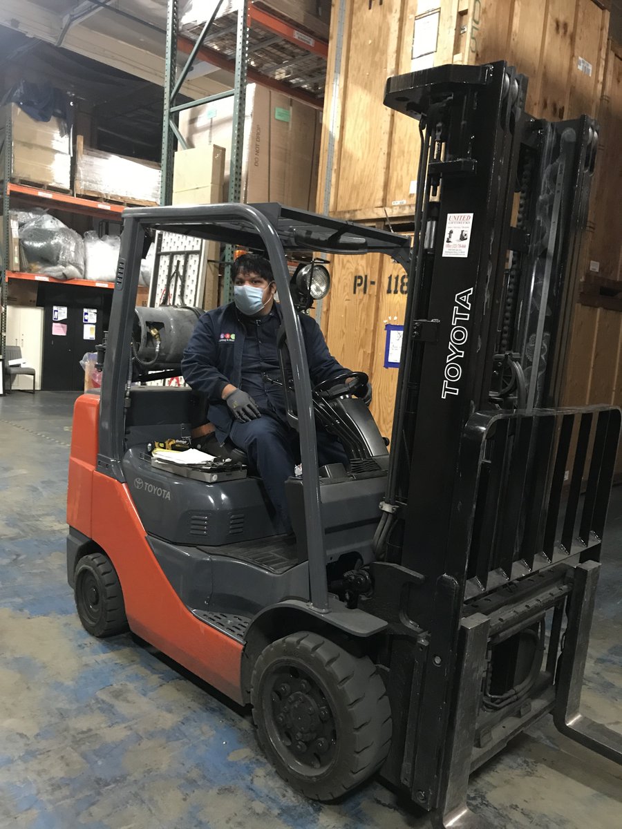 123Moving's tweet photo. A BIG thank you to our team hard at work ensuring your safety. ALL employees have access to: Masks, Gloves, Safety Glasses, and Hand Sanitizer. The safety and health of our employees and our customers will be given the highest priority. #MovingCompany 📦🏡https://t.co/J4jpbTojcJ https://t.co/RRzi8DqHKq