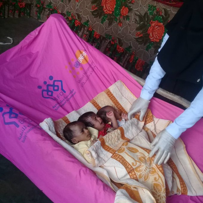UN's tweet photo. In war-torn Yemen, amid the fear of #COVID19, Aisha delivered healthy triplets, in a @UNFPA-supported hospital.
Read her extraordinary story: https://t.co/G9PoVwgSg6 https://t.co/6ufUyIpFn1