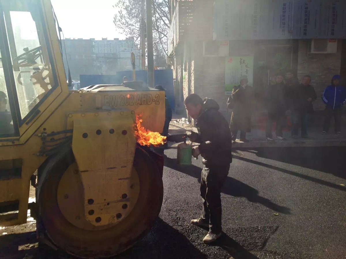 China pic, day 3:Just a dude defrosting his steamroller with a flamethrower. You know how it is. 甜水园东街, November 2015. Took this pic on a day when I walked from the east 5th ring road to the west 5th road.