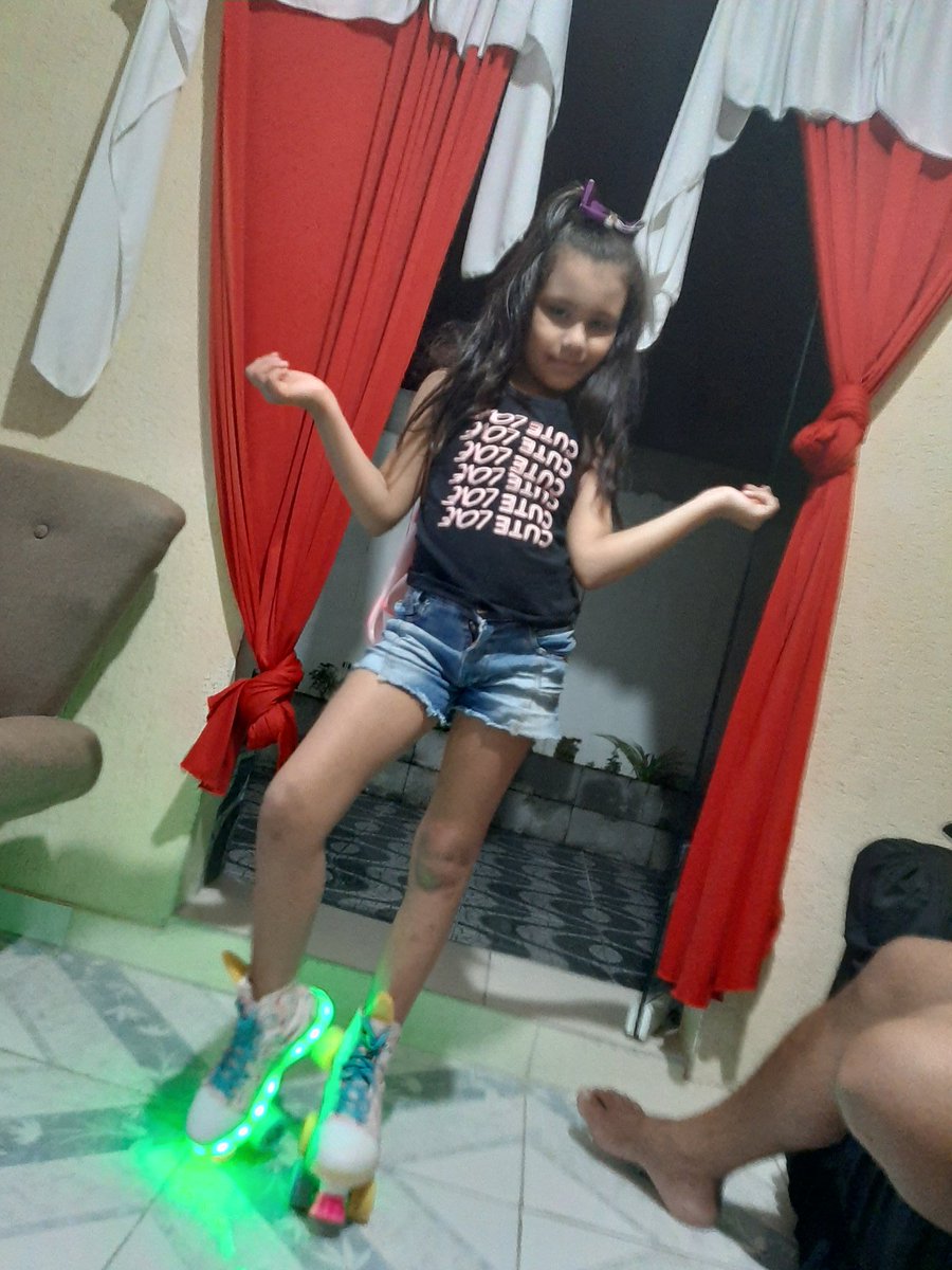 alineliingue's tweet image. Minha modelinho. 
#emcasa #quarentena #modeloinfantil #missuniversomage #missriodejaneirouniverso #missbrasiluniverso #noticiadaquarentena #minidiva
#RJTV 
Nos segue no Instagram 
@dudagomes_kids @Gongolobolado