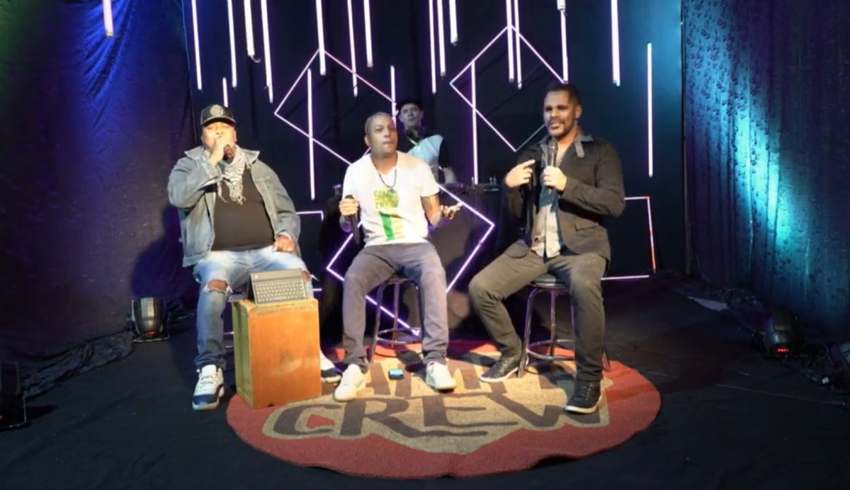 TrechoPagode's tweet photo. Tá rolando a live do Sampa Crew lá no YouTube, galera ❤️ https://t.co/rs7hFcvIA6 https://t.co/gDBU3U6Bvj