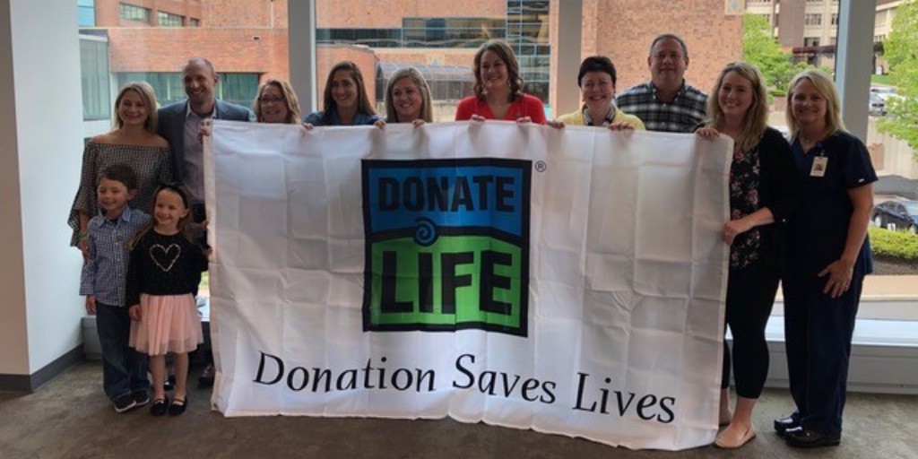NetworkForHope_'s tweet photo. Today would have marked @uc_health’s 12th Annual #donatelifemonth Flag-Raising. These ceremonies honor the heroes who gave the Gift of Life as organ, eye and tissue donors and also share recipient and donor family stories: https://t.co/fKbwQNjOud #30daysofdonation https://t.co/ha3QSPD2Vm