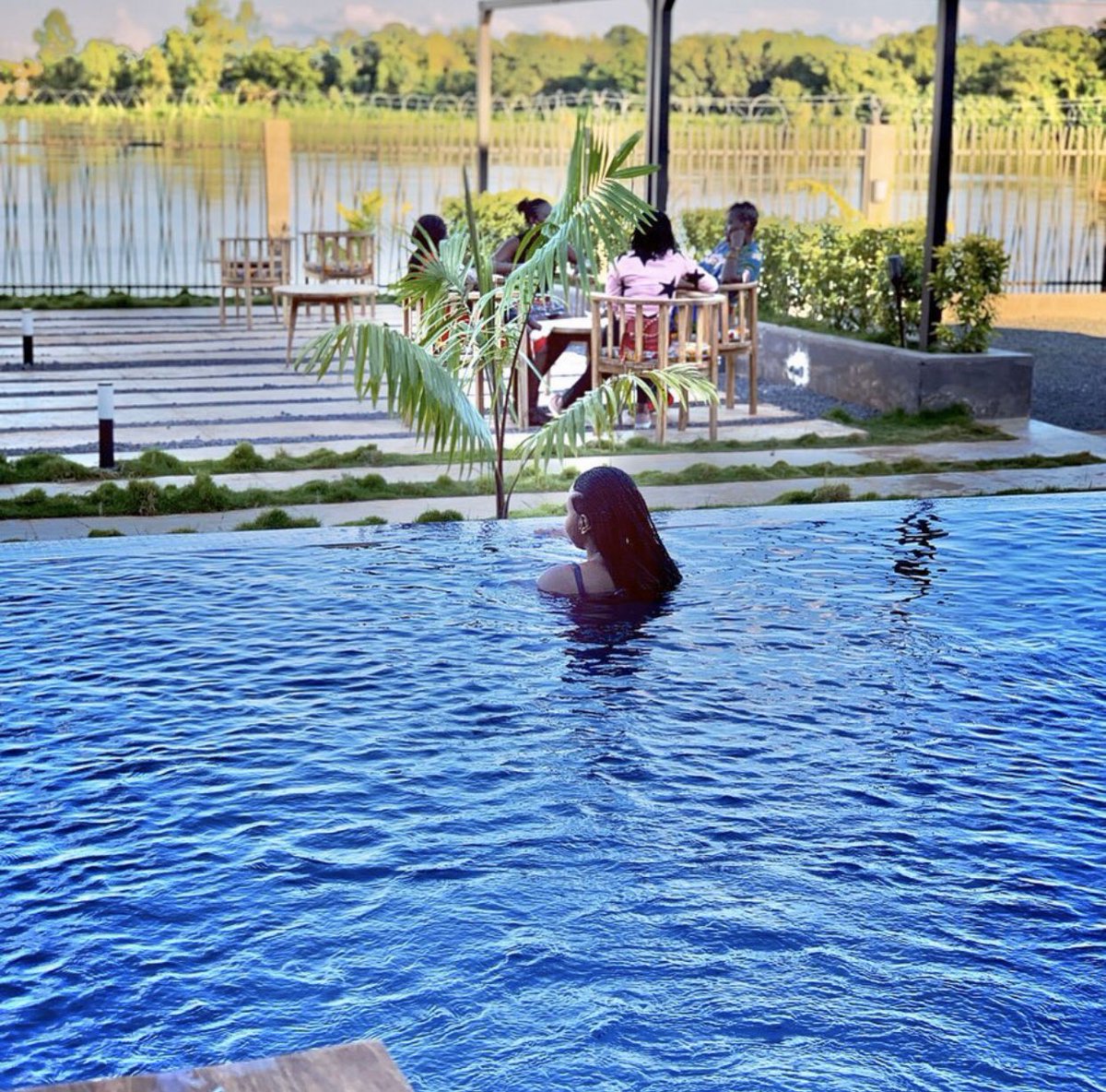 anousbamako's tweet photo. 📍La piscine Au bord de l’eau te manque aussi ? 😭
-
📸: @kadii.sy
-
#anousbamako #anbmagazine #mali #sortirabamako https://t.co/Nk7ldpqM8K