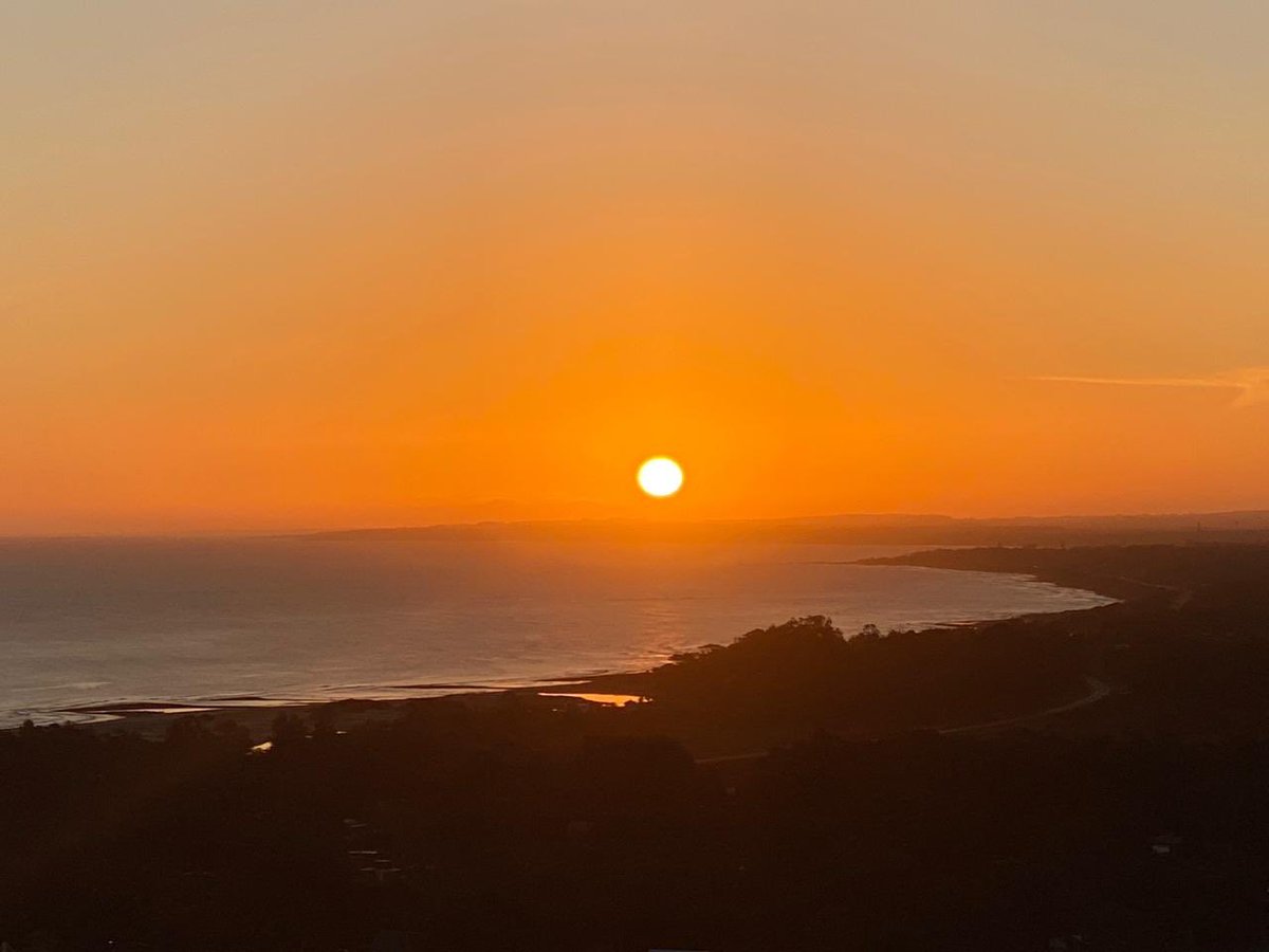 PAOLA_FIEGE's tweet photo. Frío #Atardecer de #17Abril en #PlayaVerde @DestinoPiria. #SunForV #sunset #fotografia #FOTOS #FotoDelDia #photography #photooftheday #photoshoot #QuedateEnCasa #survivor2020 https://t.co/GdTYgrgvBH