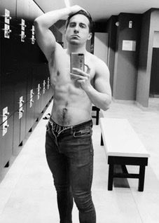 porlasnudesvivo's tweet photo. Aporte anónimo, #Hetereo #Dotado Daniel trabaja en Zara de Valle Oriente, nose ustedes pero tendré que ir visitar más seguido #ZARA para ver si tengo la suerte de en los proveedores darle unas mamadas 😈🔥🤤... qué opinan??? https://t.co/yjkEAq4EIZ