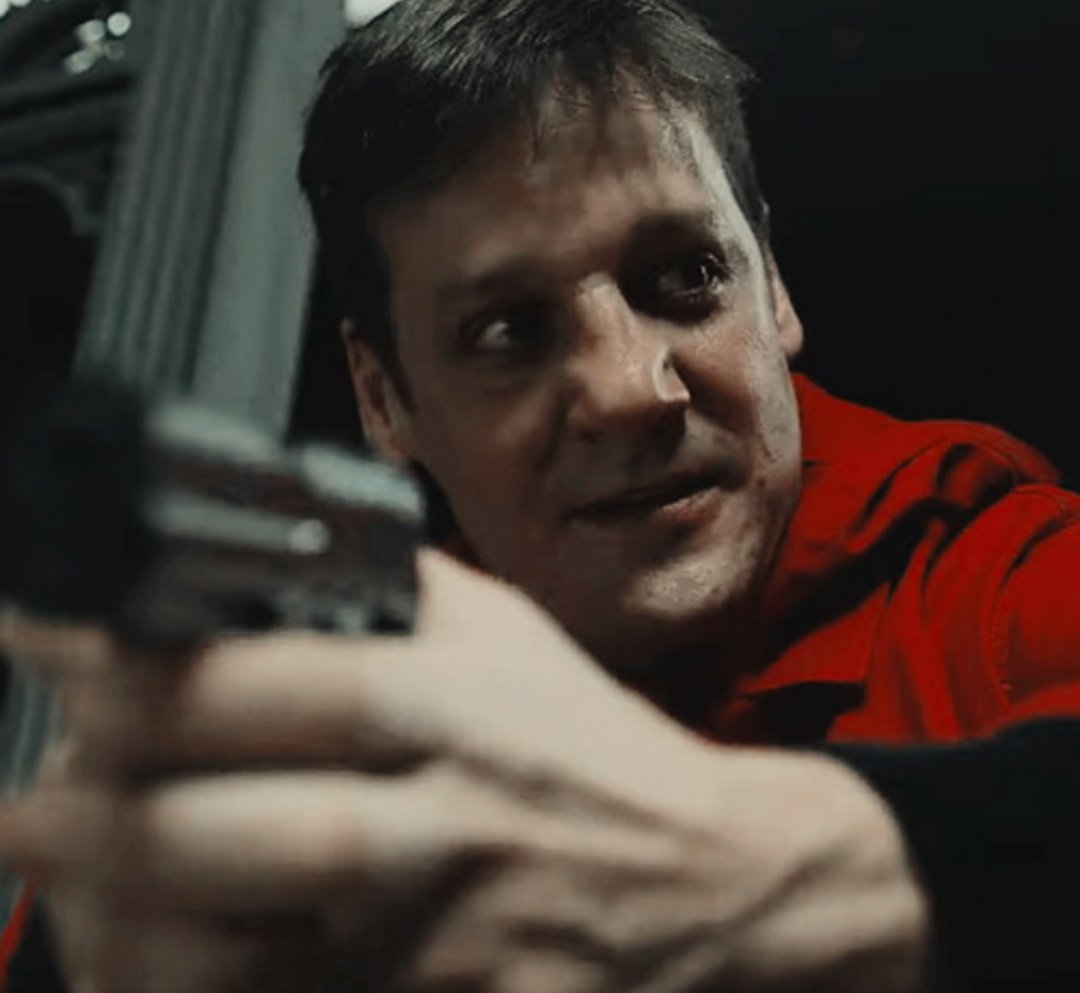 HAPPY BIRTHDAY TO THE MAN, THE MYTH, (the meme), THE LEGEND, Rodrigo de la Serna!!  