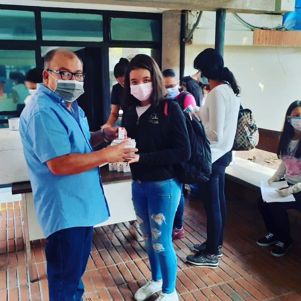 laidygomezf's tweet photo. #17Abr @GobiernoTachira atiende prioridades en cuarentena #COVID19 padres de niños del programa Guerreros Azules, reciben dotación de insulina en @Corposalud_tach mediante el programa CAREMT coordinado con @MPPSalud interesados deben inscribirse en el ambulatorio más cercano. https://t.co/WLBSS2nK2A