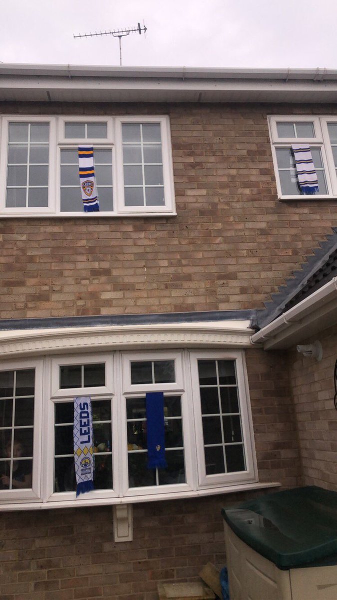 jxsslufc's tweet photo. @LUFC RIP Norman Hunter, true Leeds legend. You will be missed ⚽️💛💙 from the brown family. #scarvesoutfornorman https://t.co/Tnhm7p1JSs