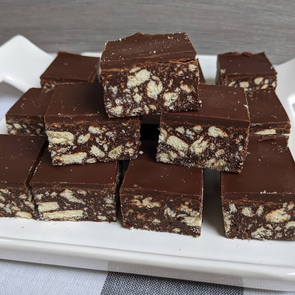 checkered_chef's tweet photo. Isolation's not so bad when you've got hedgehog to help you through it!
#chocolatehedgehogslice #bakeyourmindoffit #letscookthroughthis #hedgehog https://t.co/i1ORrQIDSe