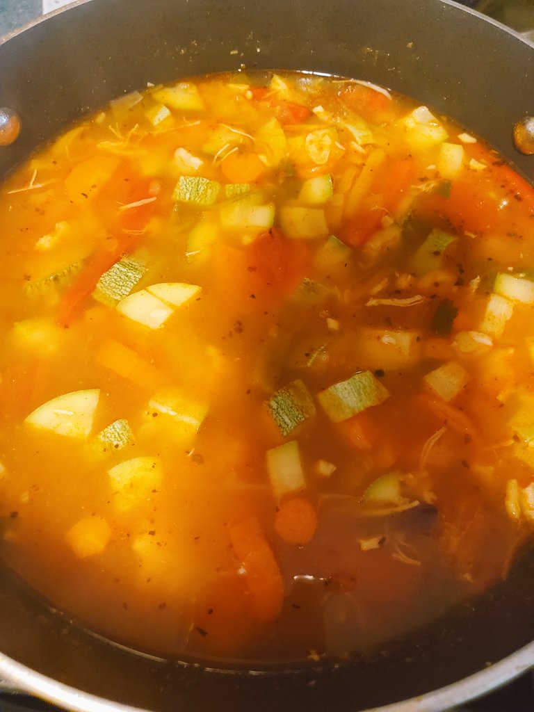shmscarrillo's tweet photo. Soups almost all week 😋🤗 #boosttheimmunesystem now time for a nap 😴 🍲🥘🍲🥘🧄🧅🥕🌶🍅 https://t.co/Qvvz90CFFH