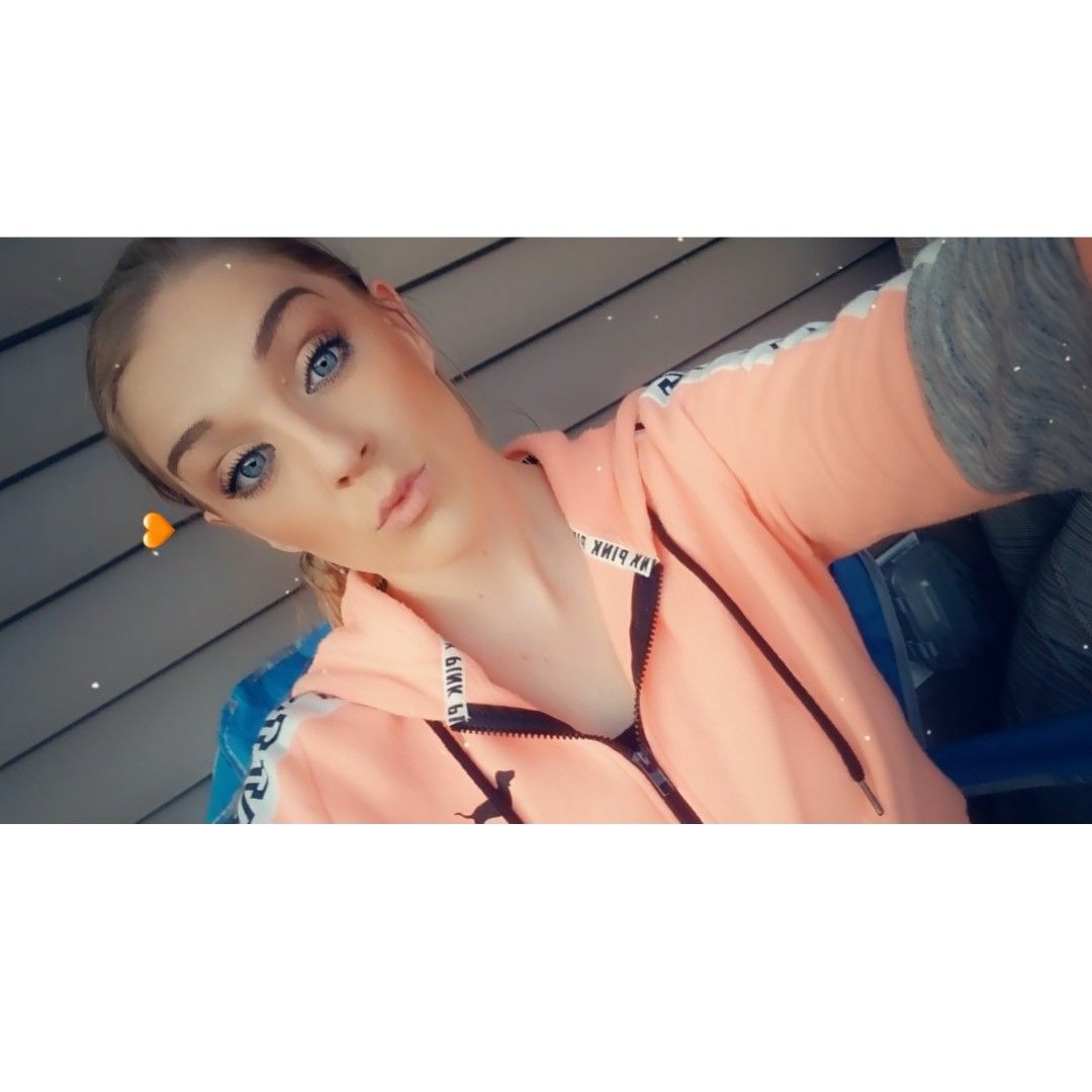 Naylovee00's tweet photo. #slayinside #porchselfie #lovethyself #itsalllove #influenster  #SlayInside https://t.co/bKIWAZYhYT https://t.co/PYVH8K68rS