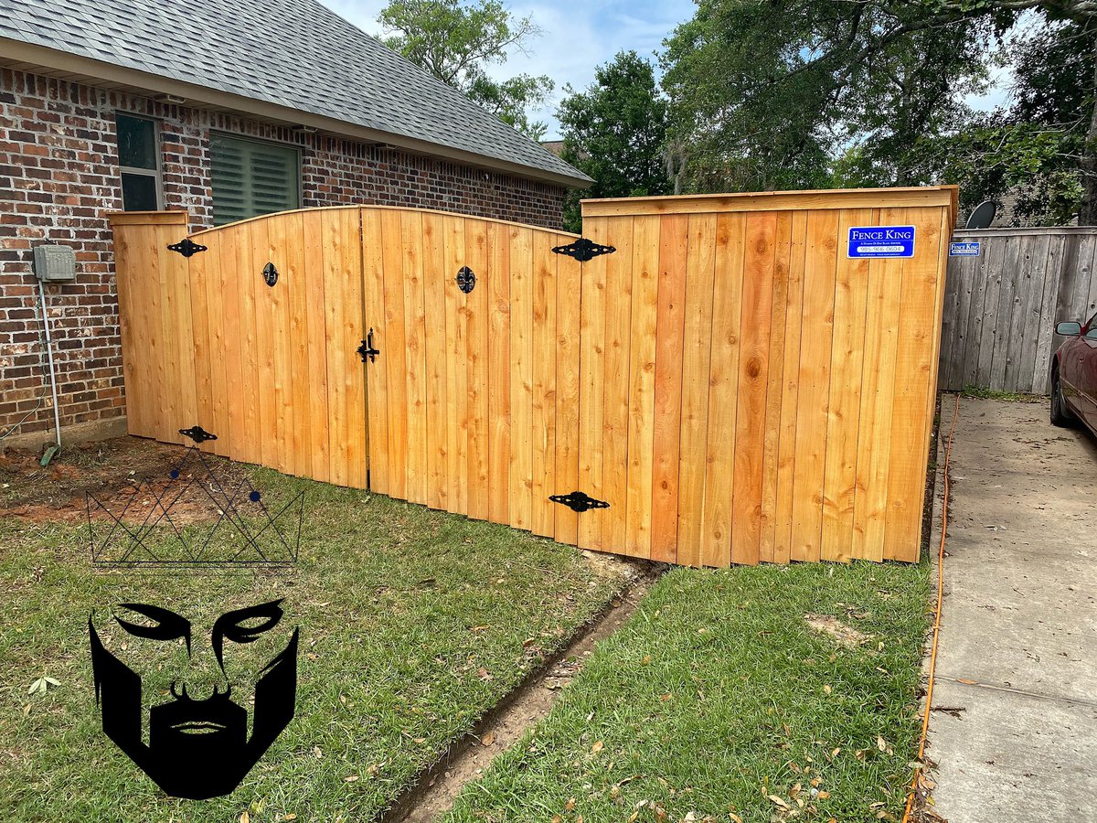 FenceKing_'s tweet photo. When it comes to tricky ground and a customer wants the top of their fence level, the Fence King steps in and doesn’t disappoint!

#FenceKing #NeedAFence #DanBlancServices #SurroundYourselfWithQuality #NotJustBuildingFencesBuildingCommunities #TakeBackYourYard https://t.co/bgZ98Rn19R
