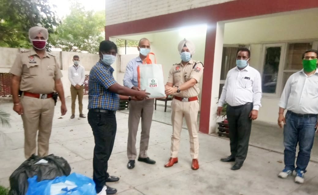 National Fertilizers On Twitter Nfl Bathinda Unit Provides 3 000 Masks To Distt Administration Bathinda To Fight Coronapandemic Sh A K Jain Cgm Nfl Bathinda Along With Other Officials Handed Over The Masks
