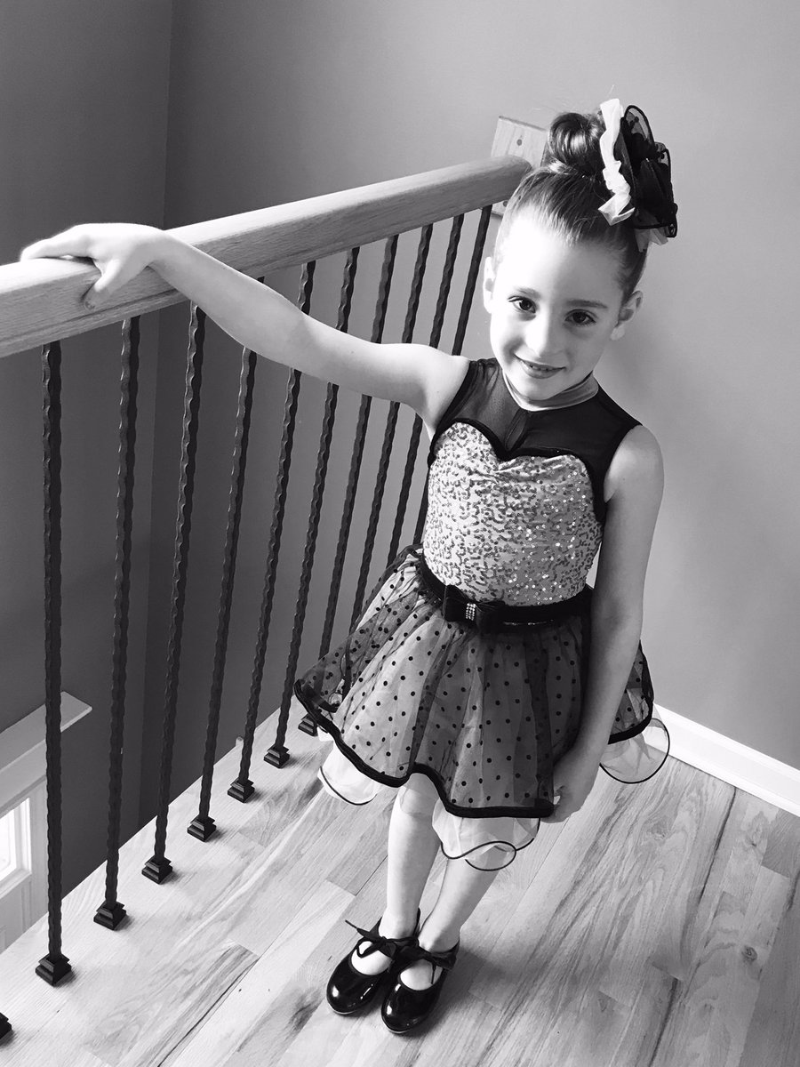 jaciturner_22's tweet photo. It’s very sad that we won’t get to see the recital she’s been working on all school year, but she was a good sport about putting her outfit on for me so I could at least get a few pics! 💃🏼 #ourtinydancer #cuteasabutton https://t.co/BQZfMHFPB9