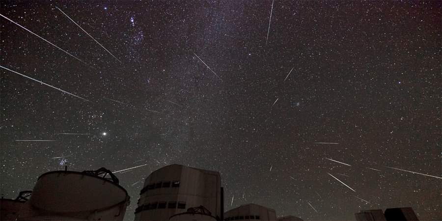 TurismoEnChile's tweet photo. ¡Entre el 16 y el 25 de abril, en Chile llueven estrellas! ⭐⭐🌠

Podrás observar meteoritos moderados o Líridas, en el cielo nocturno. 😊💫🌟

#TurismoEnChile 🇨🇱 https://t.co/mAKMpcE5v1