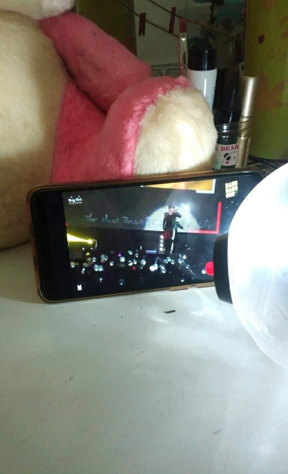 Naatpi1's tweet photo. #BANGBANGCON khi laptop nhà m bị hư ngay ngày live concert😢😢(xài đt nó lag còn hơn tao lag khi nhìn BANGTAN nữa 😔😔😢😢
Nhưng mà em yêu BANGTAN 🤧😘 https://t.co/YvmCUiJzxo