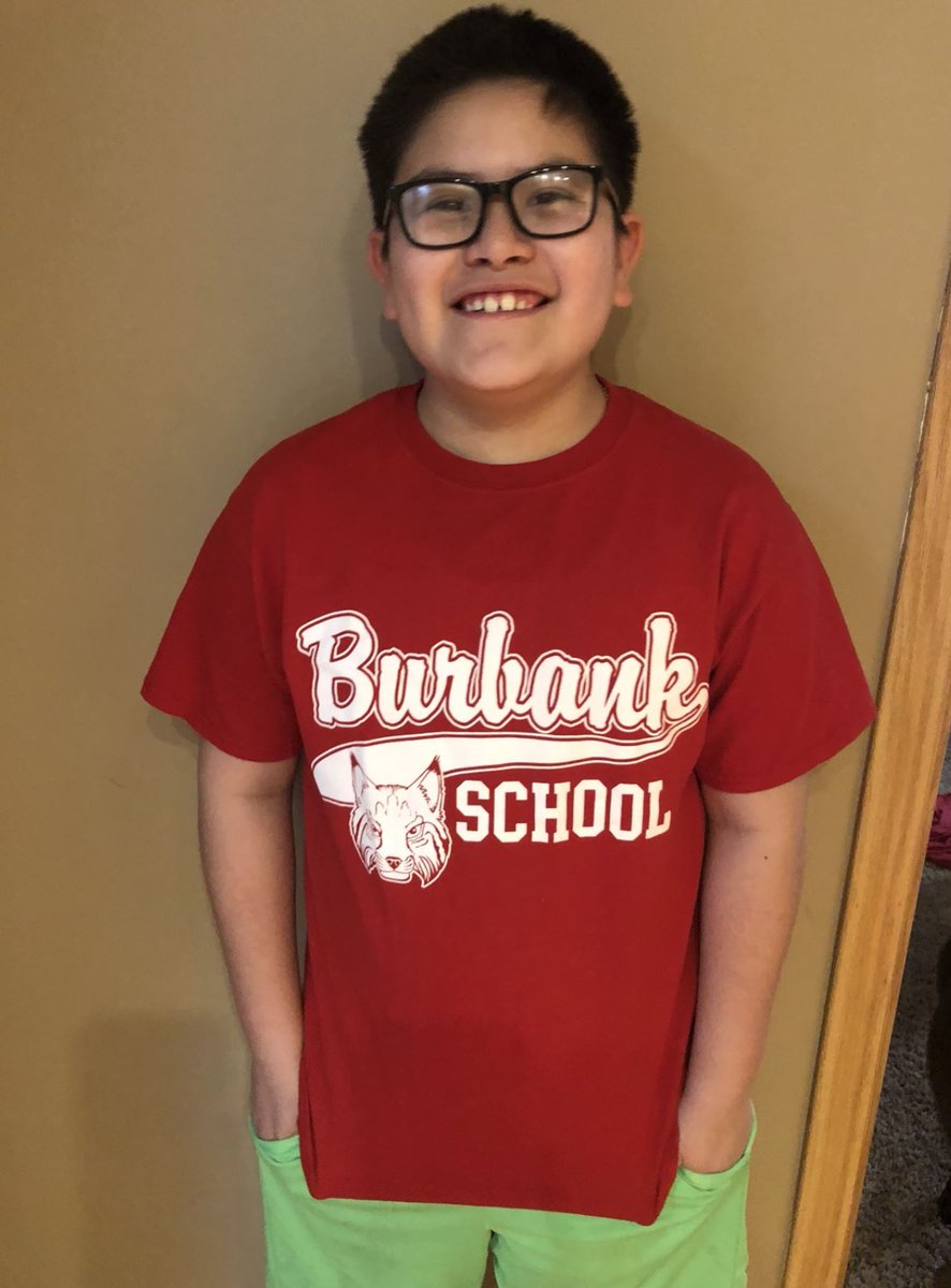 MissMulica's tweet photo. It's Fri-yay!
Rain or shine (or snow)
At home or at school
Burbank pride is shining through! https://t.co/tCTznpoAwd