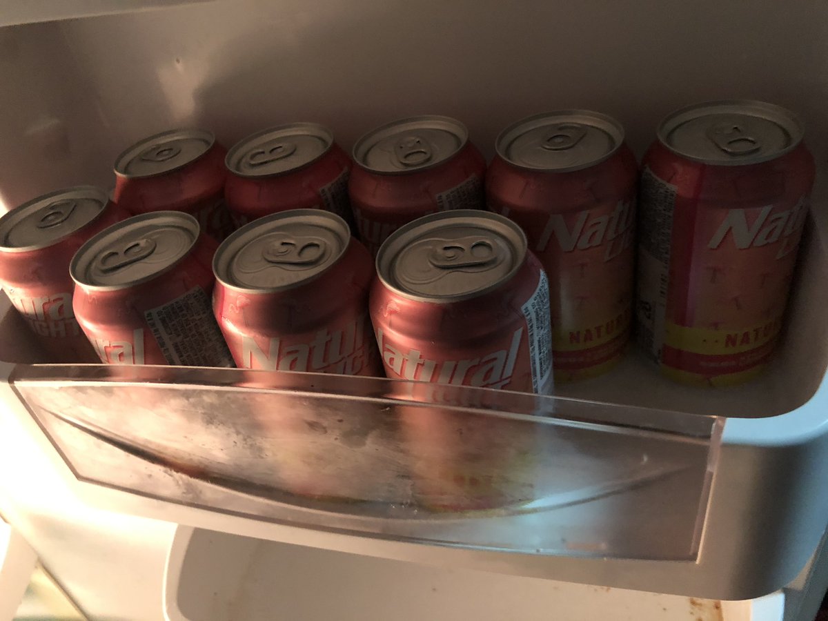 CadillacFridays's tweet photo. Grabbed an 18 pack of #naturdays for the weekend and after putting away 17 of them I found a #budselect ? π€... @naturallight @budweiserusa is this like a #goldenticket prize or something?? Help me out! π https://t.co/r3eUTKD2s3