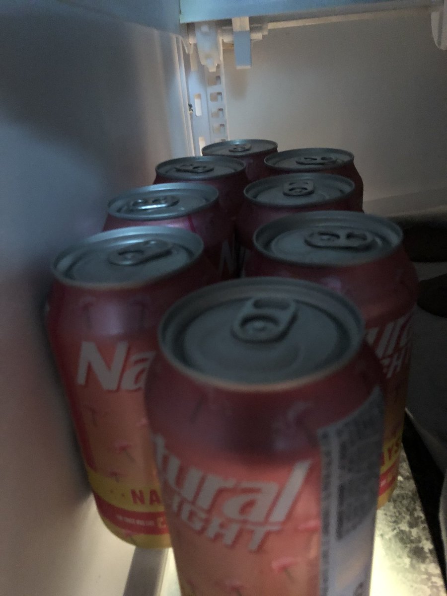 CadillacFridays's tweet photo. Grabbed an 18 pack of #naturdays for the weekend and after putting away 17 of them I found a #budselect ? π€... @naturallight @budweiserusa is this like a #goldenticket prize or something?? Help me out! π https://t.co/r3eUTKD2s3