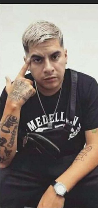 Sumii_Lg's tweet image. Hasta que no sea tendencia no paro 
#Intro2020 #Elmelly 🎵🤩