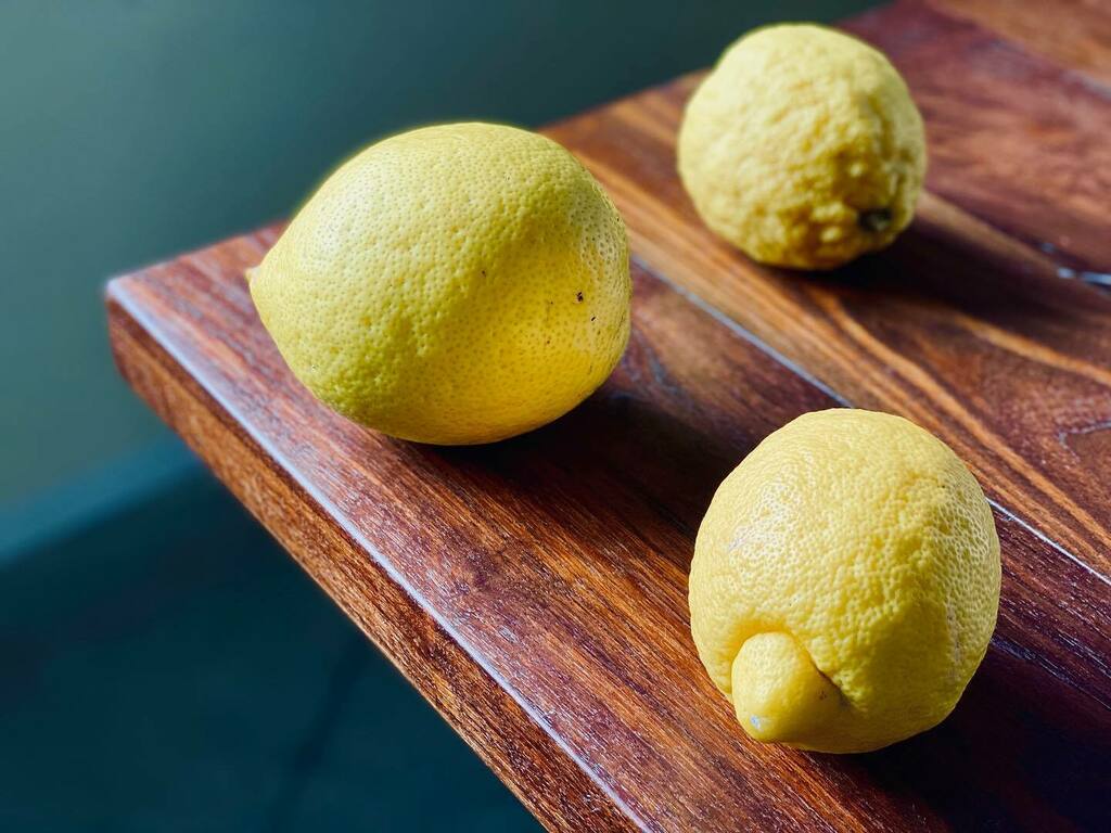 mikivuckovich's tweet photo. Self-imposed art. #lemons #getfruity #threesacrowd #worldwideartparty https://t.co/1CU0UQ55qm https://t.co/HLPUARc9ta