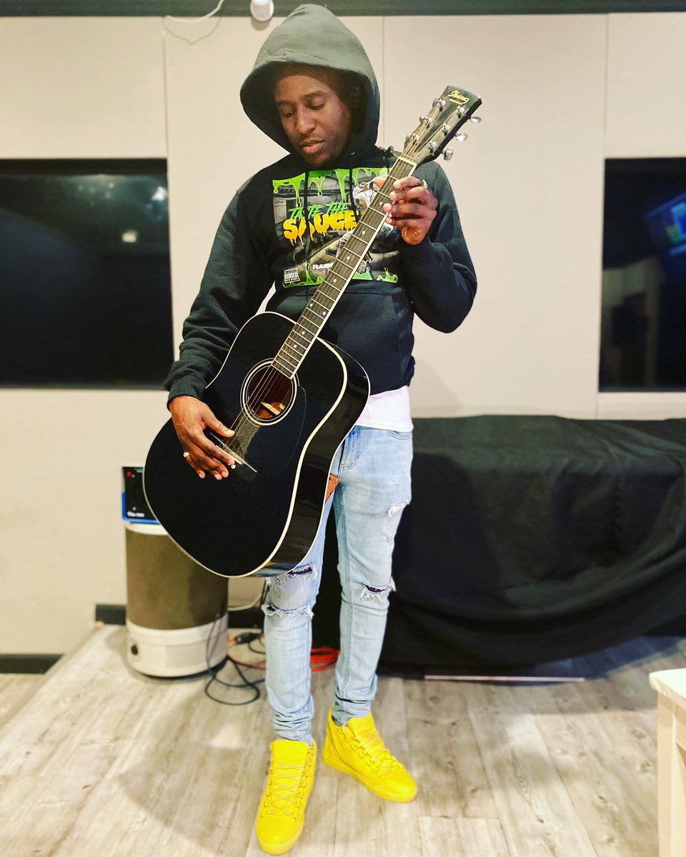 RaiserNatty's tweet photo. I pull the strings like guitar 🎸 #tastethesauce https://t.co/snvjRgNJiA