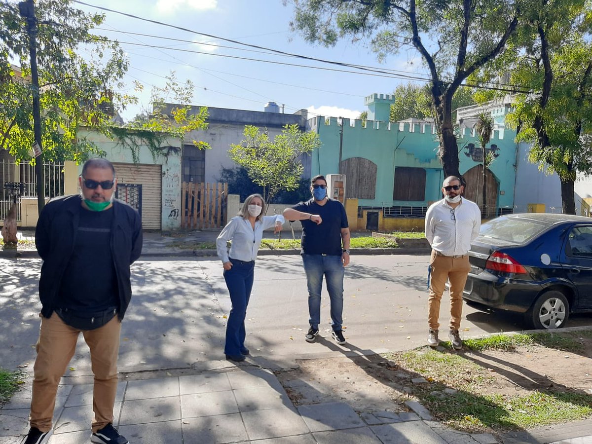DanteBoeri's tweet image. Hoy vacunamos en la sede de #Echeverria a nuestrxs afiliadxs con la antigripal 2020. Gracias al Intendente @fernandogray y a la Secretaria de Salud de la Municipalidad por darnos las vacunas y a las genias de las enfermeras por la paciencia y la buena onda.
@SUTEBAProvincia