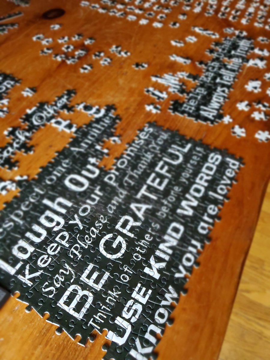 ChesterHildeBr3's tweet photo. Friday night quarantine with @BadgerHillBeer #Loyalist and an effen hard 1,000 piece #puzzle seeing cross-eyed. #beer #drinklocal #SupportLocalBusinesses #shakopee #onlyinmn https://t.co/bBgbkxJayL