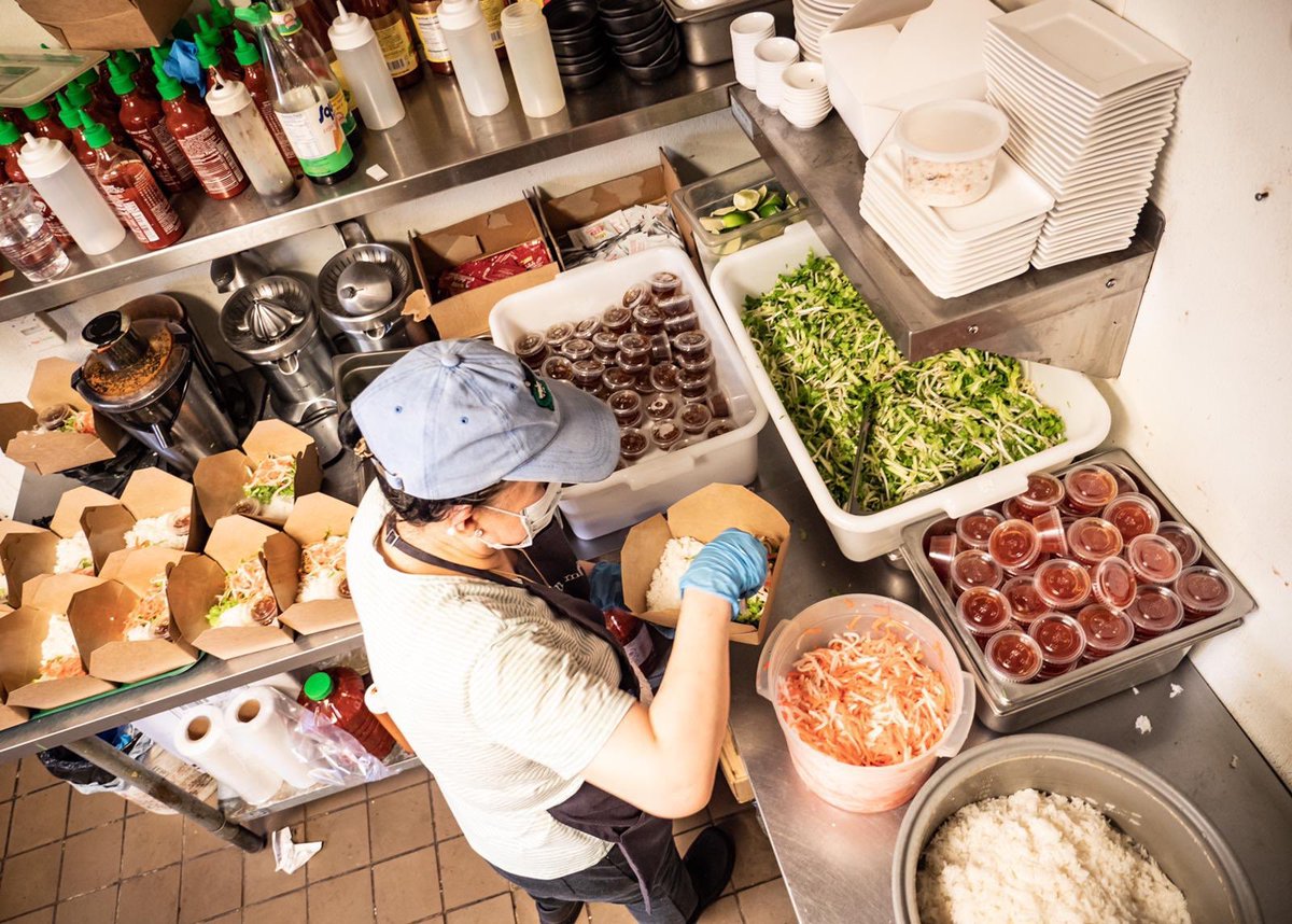 WCKitchen's tweet image. Big News! 📣 WCK is committing to purchase 1 million meals from small, local restaurants — bringing them back (safely) to do what they love. WCK will then deliver those meals with partners to families, seniors, healthcare workers &amp;amp; more #ChefsForAmerica 👉 wck.org/chefsforamerica