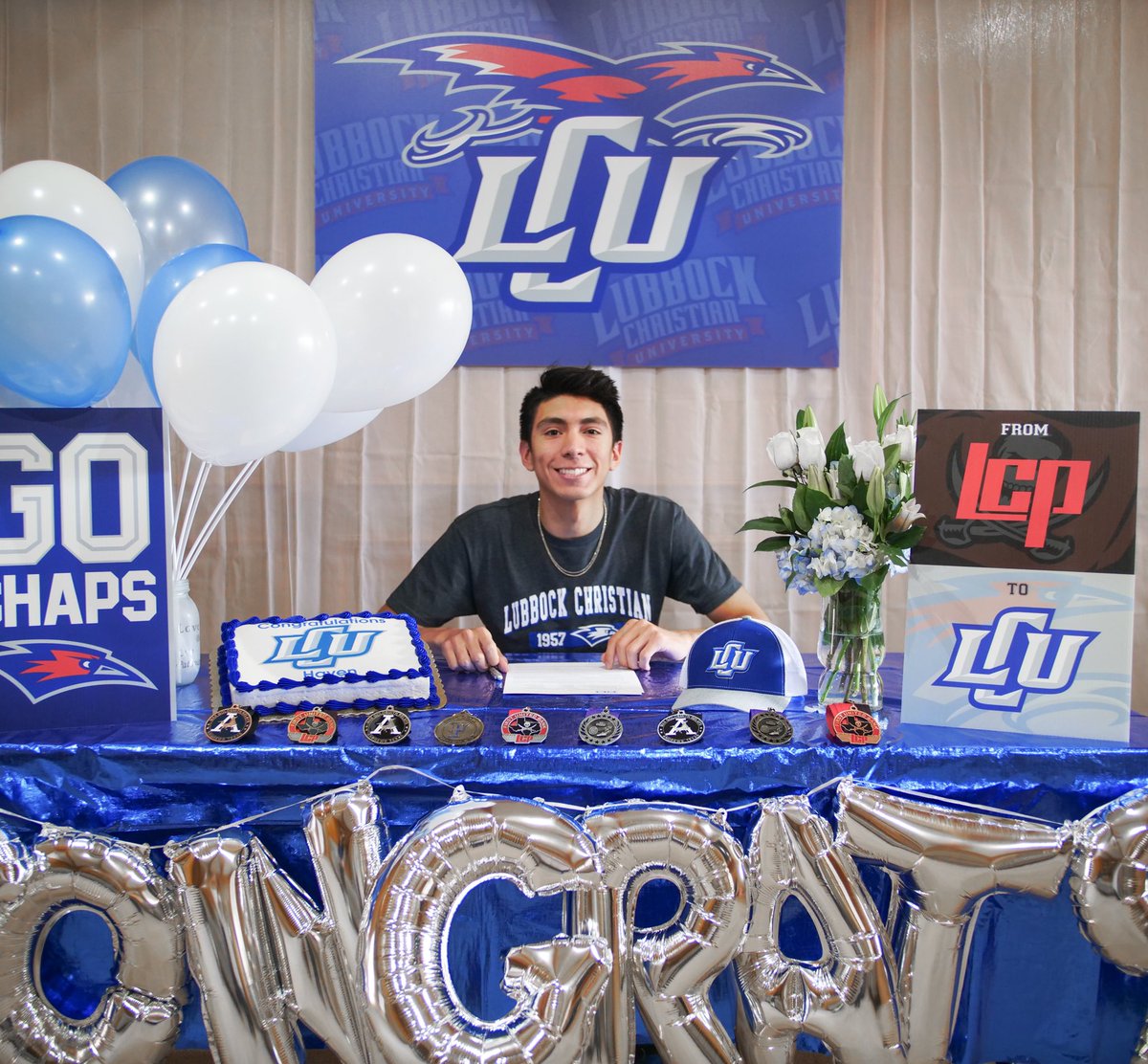 LCP_Track's tweet photo. ✒️SIGNING ANNOUNCEMENT 🖋
Our very own Haven Hernandez has signed to further his academic and athletic career with @LCUedu ! He will continue his hurdle career right here in Lubbock. We are extremely proud of him! Congrats, @HavenHernandez2 ! #PirateTrack https://t.co/Hdygvae3nw