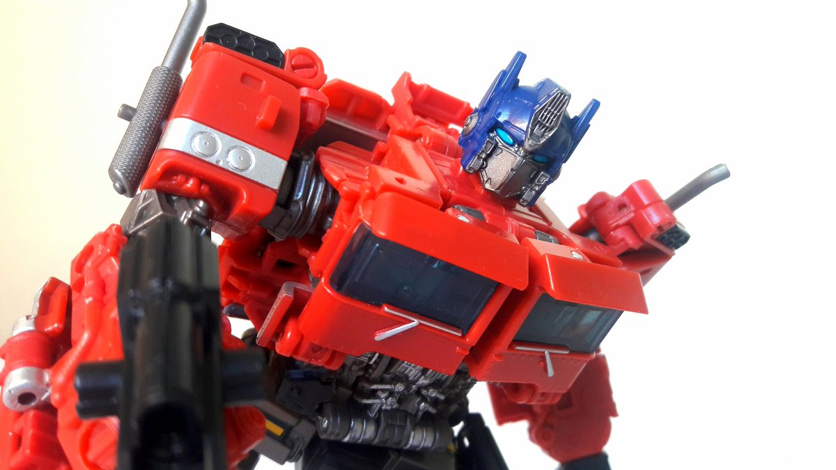 Daniel_ffs's tweet photo. Transformers studio series autobot : OPTIMUS PRIME #transformers #transformersoptimusprime #transformersautobots #toyphotography #toycollector #actionfigurephotography #actionfigurecollector #coleccionistadejuguetes #fotografiadefigurasdeaccion #bajatoysphotography https://t.co/f3D5mOqa7U