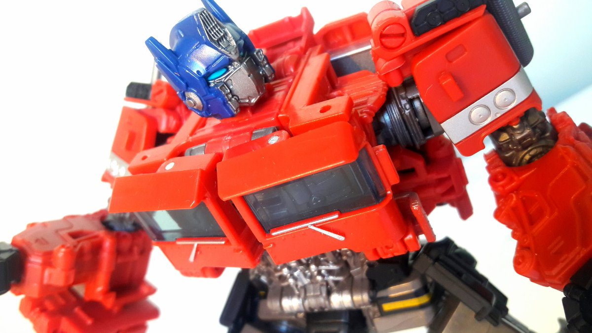 Daniel_ffs's tweet photo. Transformers studio series autobot : OPTIMUS PRIME #transformers #transformersoptimusprime #transformersautobots #toyphotography #toycollector #actionfigurephotography #actionfigurecollector #coleccionistadejuguetes #fotografiadefigurasdeaccion #bajatoysphotography https://t.co/f3D5mOqa7U