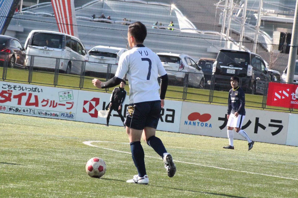 Luceat2012's tweet photo. 【選手紹介】
#7  大杉優
ポジション : FW
安定感のある下半身とどんな相手にも倒されない驚異の体幹を活かしたドリブルで相手を翻弄する。
福岡で生まれ、アゼルバイジャン、ロシア、大分で育ったという特殊な経歴の持ち主。🇯🇵🇦🇿🇷🇺
お酒が苦手なため飲み会でも本当はジンジャーエールが飲みたいらしい https://t.co/kDYgxT4K7i