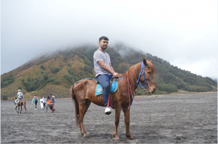 gogonesia's tweet photo. Nama Gunung Bromo berasal dari Bahasa Sansekerta  “Brahma” yaitu salah satu nama Dewa di agama Hindu. Bagi penduduk asli yaitu Suku Tengger, Gunung Brahma (Bromo) diyakini sebagai gunung yang suci

https://t.co/bbSUl24Uzt

#gunungbromo #bromosunrise #wisatamalang https://t.co/8qXjSCoGgW