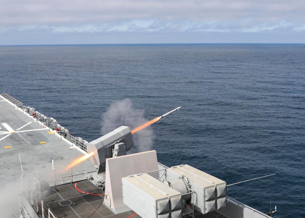 #USNavy photos of the day: #USSNormandy transits the Atlantic Ocean, #USNSMercy treats a non-COVID-19 patient, A #NavySEALs graduates SEAL Qualification Training and #USSMakinIsland fires a rolling airframe missile. ⬇️ info & download ⬇️: navy.mil/viewPhoto.asp?