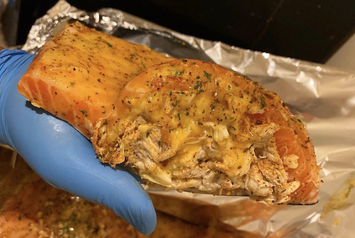 pixieemeals's tweet image. Preparing stuffed salmon for tomorrow 🔥(menu will be posted tomorrow) #pixie4eva #Foodie #salmonsaturday