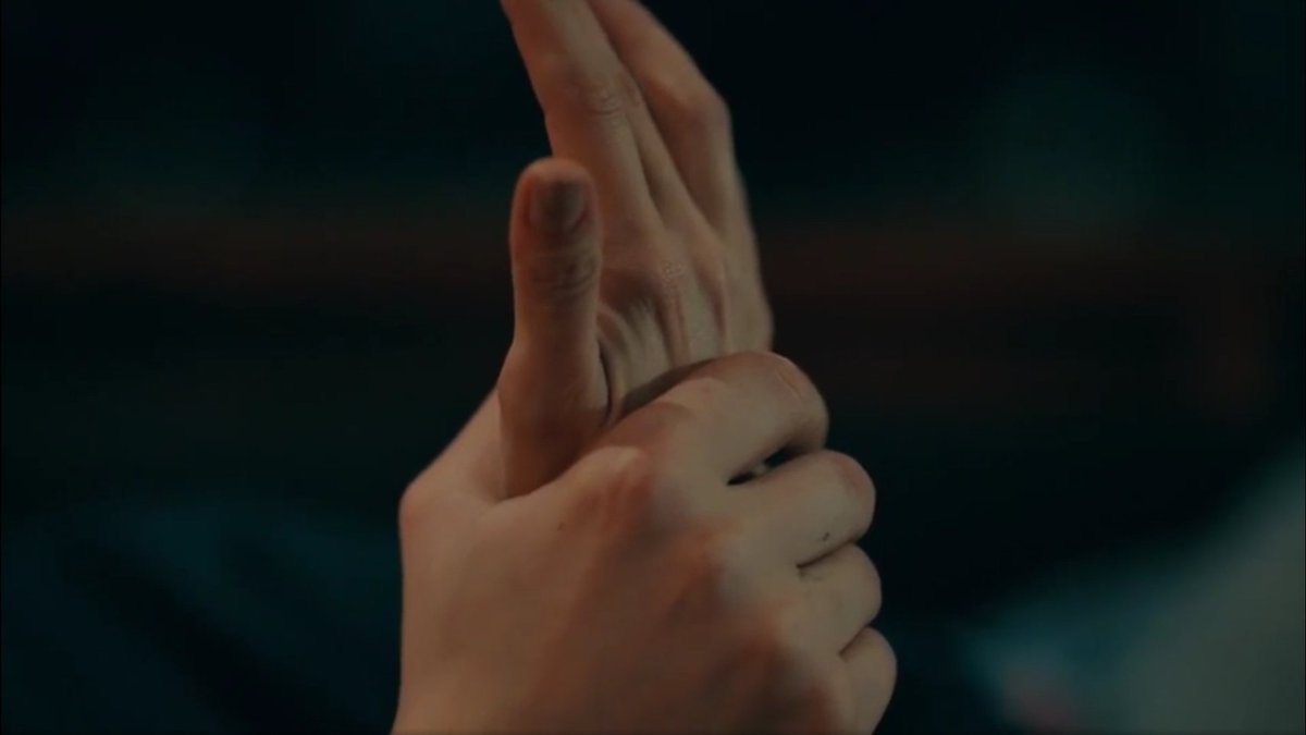 The first time efsun touched yamac he was following Her hands moves,he couldnt remove his eyes of Her,the second time his headacke vanished thanks To Her eyes and hands,which means efsun charms him and Her hands and eyes are his weakness,they made him fall for her  #cukur  #efyam +