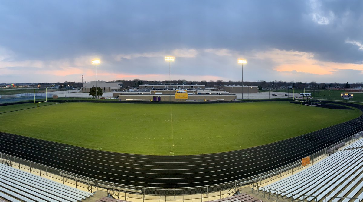 Funderburg Stadium has shined over Belvidere since 1969 &amp; has been a beacon of Pride! To the SR in the Class of 2020, shine &amp; show Buc Pride! Belvidere &amp; Belvidere HS are proud of you! ￼Strive 4 greatness, even in the face of adversity!
#LightsfortheFight #BUCPride #Classof2020