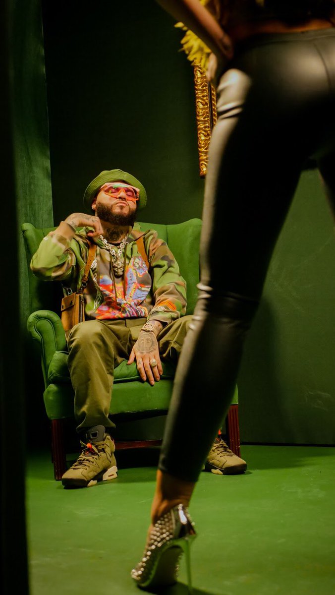 FarrukoFamily's tweet photo. #PerreoIntenso @FarrukoOfficial @KEVVOOFFICIAL @Guaynaa_ @AnkhalCFM Piri ya ya ya !! https://t.co/V8LJazLNE1