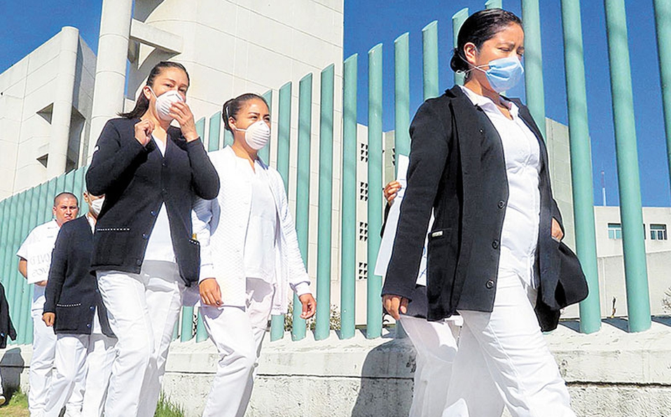 Milenio's tweet photo. Refuerzan seguridad en hospitales del #IMSS e #ISSSTE para cuidar a personal médico https://t.co/ESvmIzAmpM https://t.co/h8UBjDBQmS