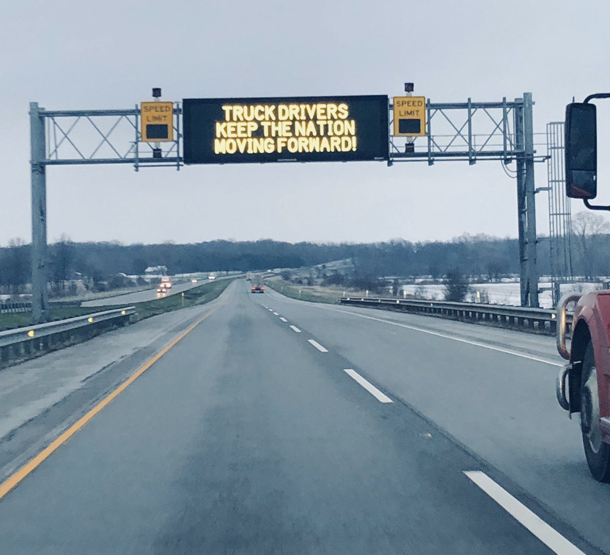 TRUCKINGdotORG's tweet photo. 🚛🇺🇸 #ThankATrucker https://t.co/rlU2qyDYGG