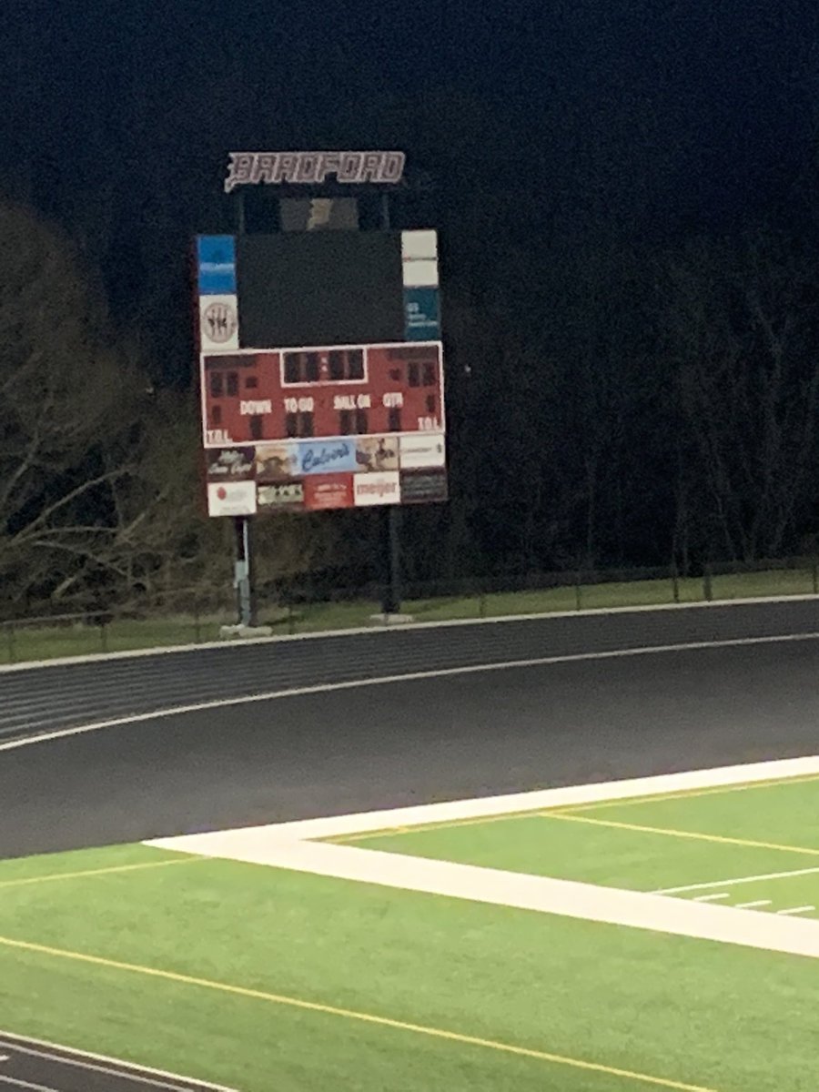 RedDevilsFB's tweet photo. The lights are on for 20 minutes tonight at Bradford Stadium to honor our 2020 seniors. We may not be able to see you perform this spring, but we will watch you perform the rest of your life! #Classof2020  #BeTheLightWI  #BeTheChange @wissportsnet  #OneSideNorthSide @travisWSN https://t.co/bZg9IJr6Zb